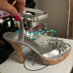Marc fisher stewpot heels in white or silver